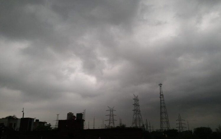 UP Weather Update : कानपुर-बुंदेलखंड क्षेत्र में बादल इतने सूखे रहे कि आधी ही हुई बारिश, कस्बे व शहर को हुआ नुकसान