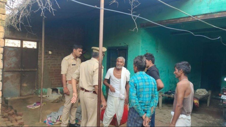 आगरा समाचार: पीनाहाट में बुजुर्ग महिला की हत्या से सनसनी, घर में मिला शव, लूट की आशंका