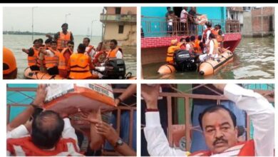 प्रयागराज : एमपी के सीएम केशव प्रसाद मौर्य ने बाढ़ प्रभावित इलाकों का दौरा किया और पीड़ितों को राहत सामग्री बांटी.