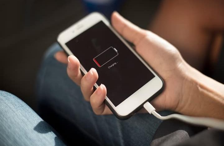 मोबाइल की सेटिंग्स बदलने से क्या पावरफुल होगी बैटरी? जानिए इस दावे की सच्चाई